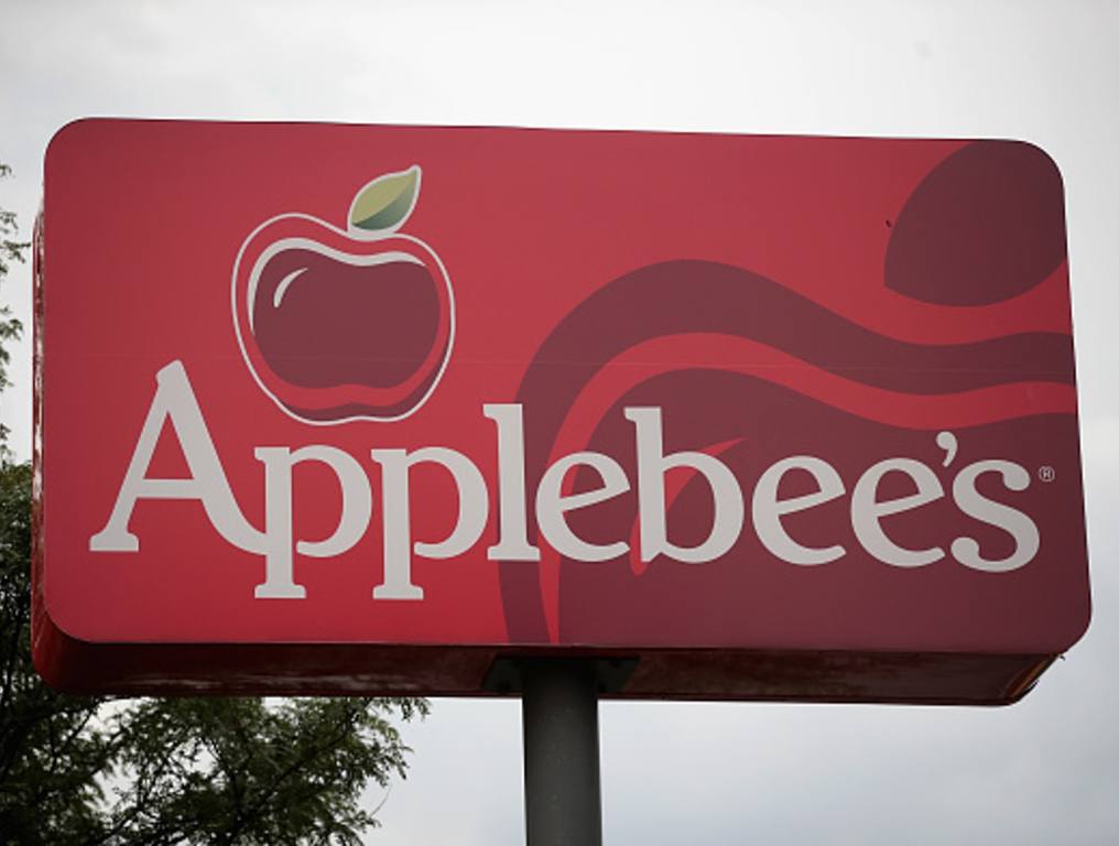 An Applebee's restaurant sign