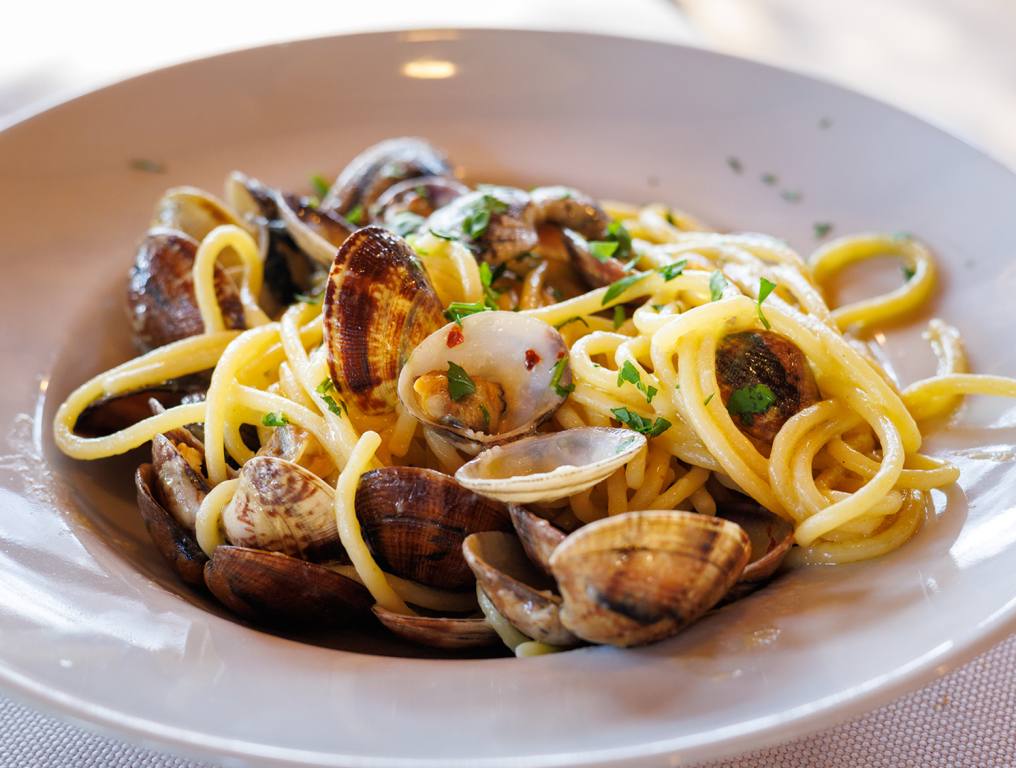 Pasta plate with calms on a white plate.