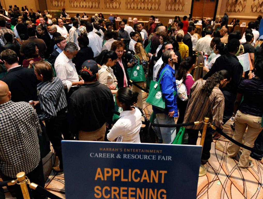 A line of people waiting at the Harrah's career fair.