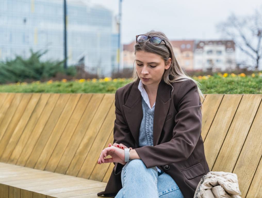 Woman on park bench waiting for her late friend.