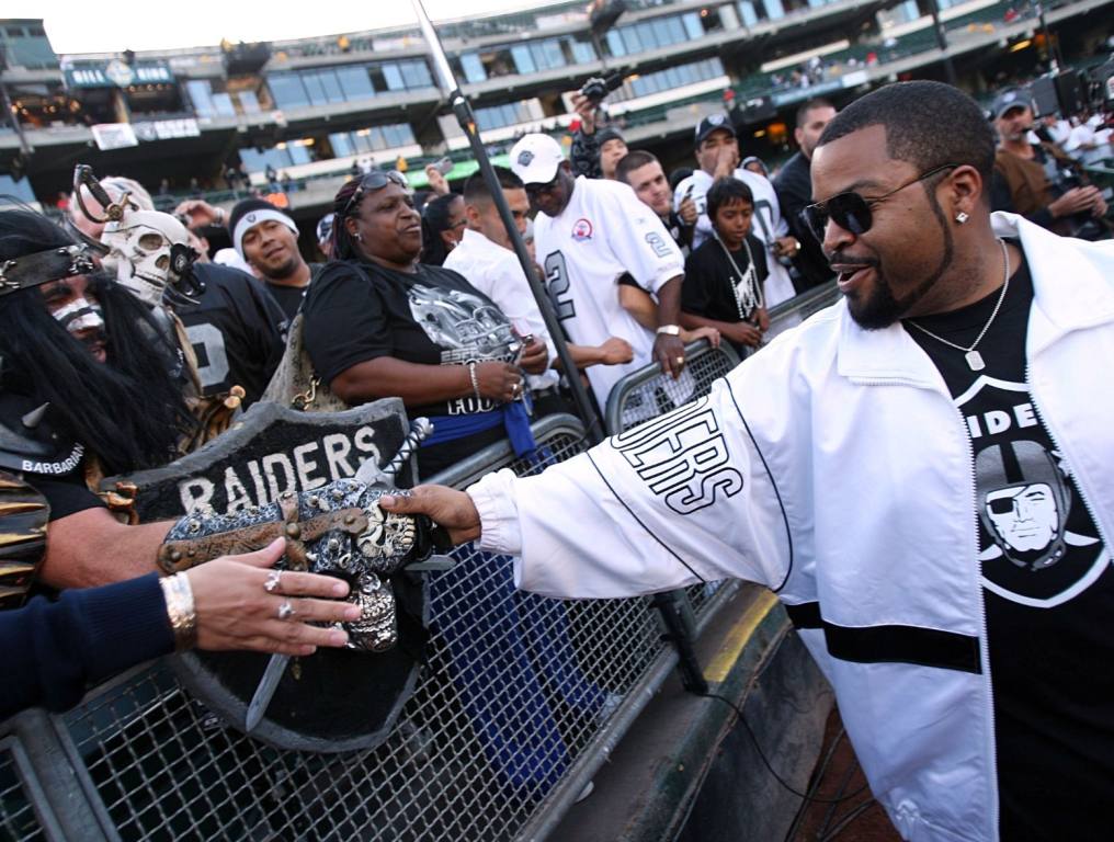 Actor Ice Cube greets fans at a Raiders Game. This list talks about five other celebs who are Raiders fans.