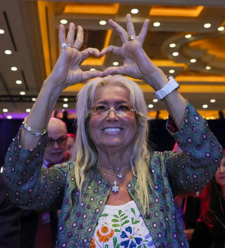 Miriam Aadelson making heart sign with her fingers